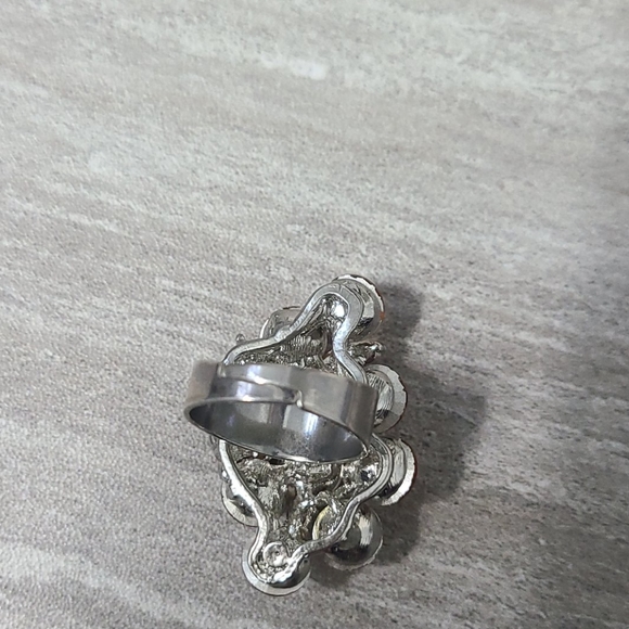 Unique‎ ring - Picture 2 of 3